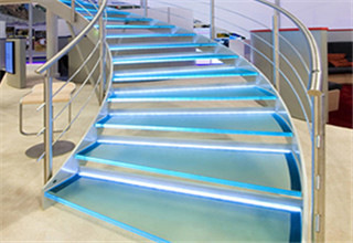 glass_curved_stairs4